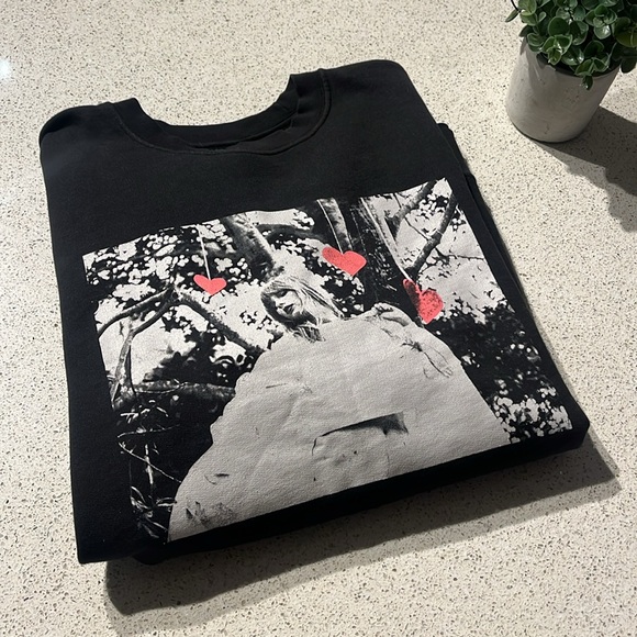 Taylor Swift Sz L Lover Home Is Where the Heart Is Eras Tour Merch Sweatshirt - Picture 5 of 16